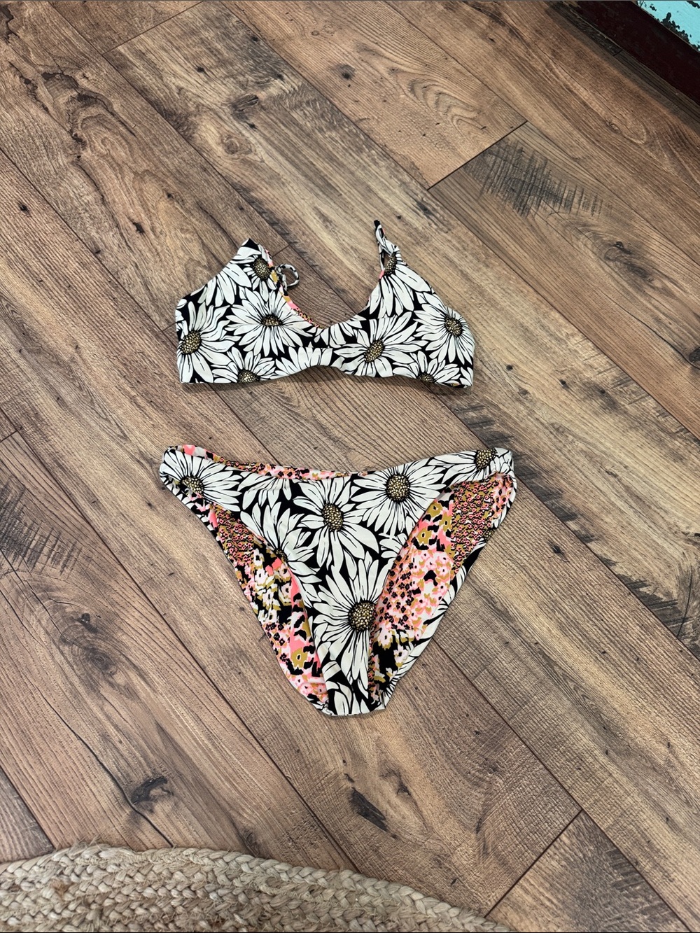 Maaji White and Black Daisy Print Bikini L